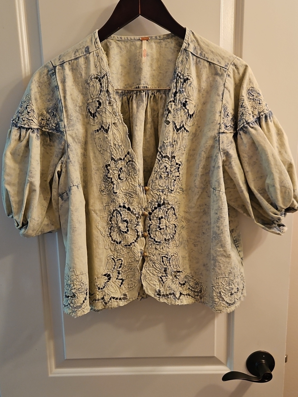 Free People Corinna Embroidered Acid Wash Puff Sleeve Blouse, L, Rare - Picture 4 of 11